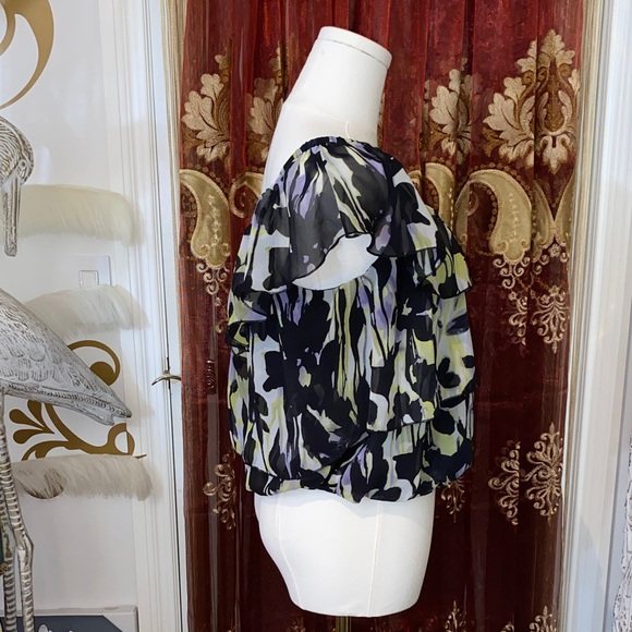 Floral Ruffle Off Shoulder Top - Picture 8 of 17